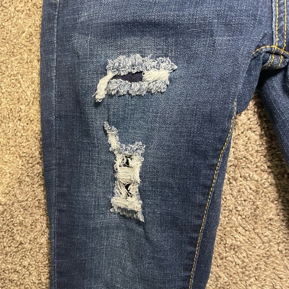 Between Us Distressed Cropped Jeans - Picture 5 of 5